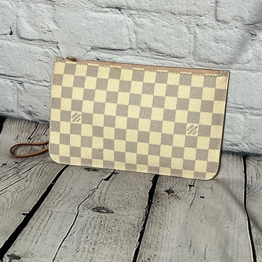 Louis Vuitton Neverfull Pochette Wristlet